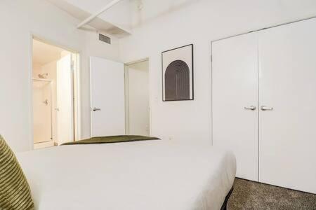 Cozysuites - 2Br With Direct Skybridge Access #5 Indianapolis Bagian luar foto
